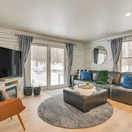22 Mi To Boyne Mountain Home With Fire Pit!